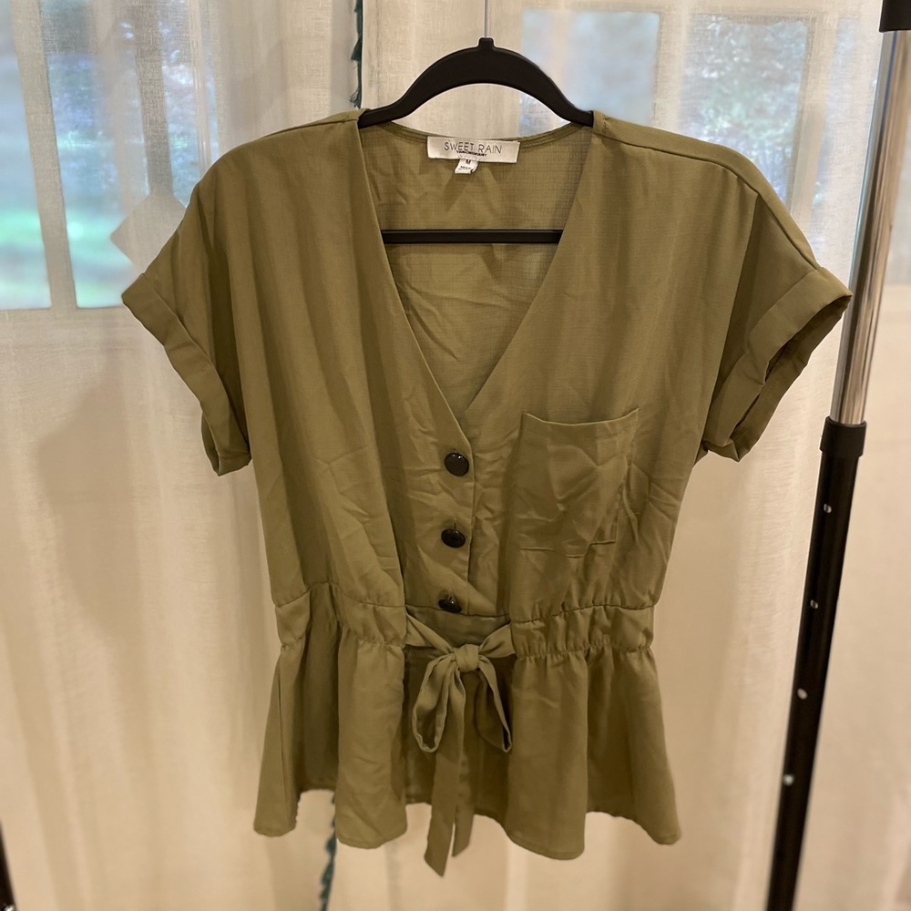 Dark green medium business top